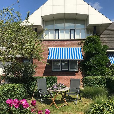 Gastenverblijf Villa Buitenplaats Wergea Contactloos Inchecken Naarderburen Extérieur photo