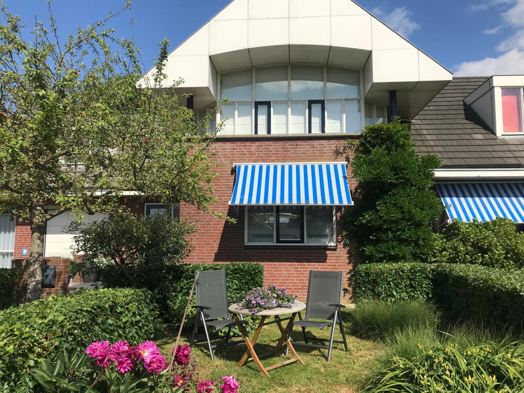 Gastenverblijf Villa Buitenplaats Wergea Contactloos Inchecken Naarderburen Extérieur photo
