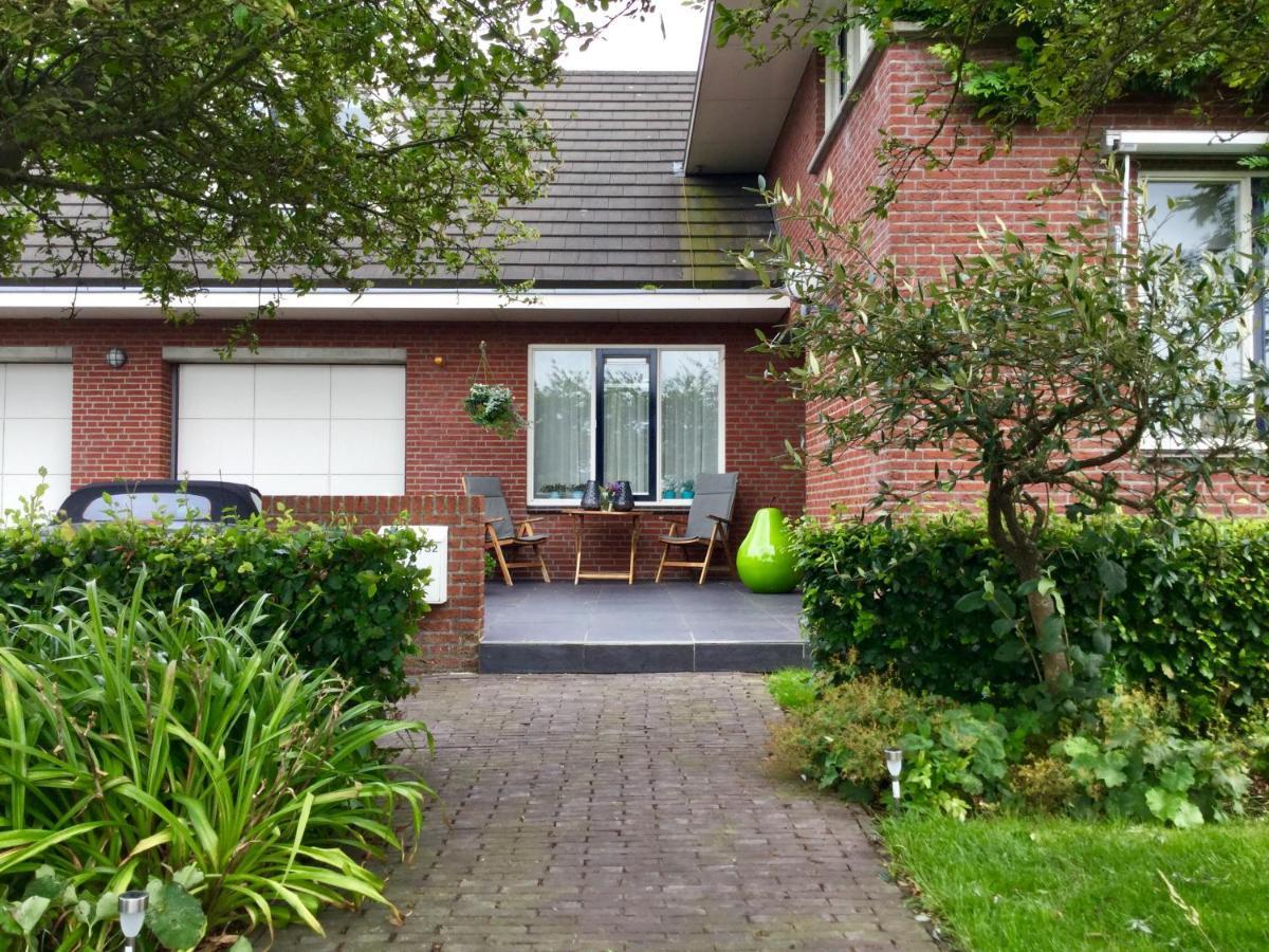 Gastenverblijf Villa Buitenplaats Wergea Contactloos Inchecken Naarderburen Extérieur photo